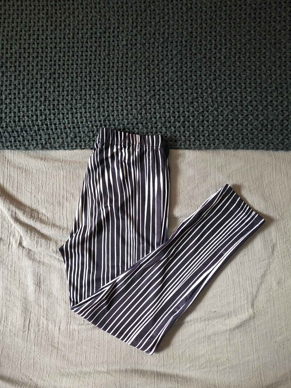 Striped Black & White Elastic-Waist Women's Leggins - Large